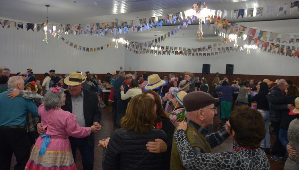 Festa Junina animou idosos em Garibaldi 