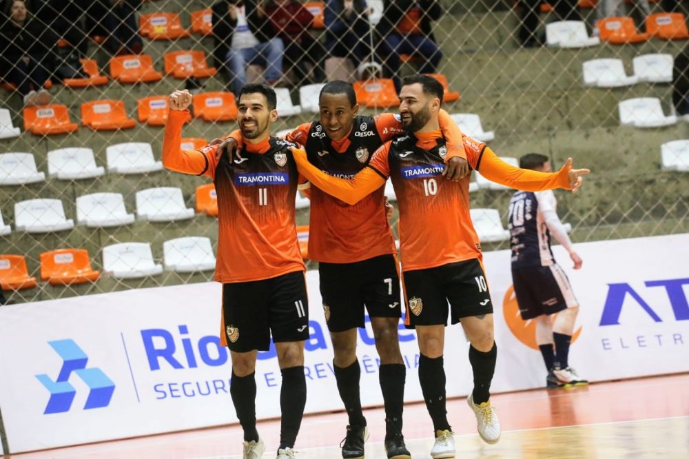 ACBF vence o Pato e volta a subir na Liga Nacional de Futsal