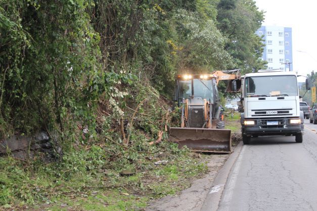 Iniciam obras da terceira pista da Rua  Aristides Bertuol, em Bento