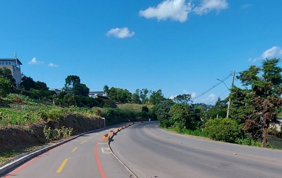 Rua Buarque de Macedo é parcialmente bloqueada