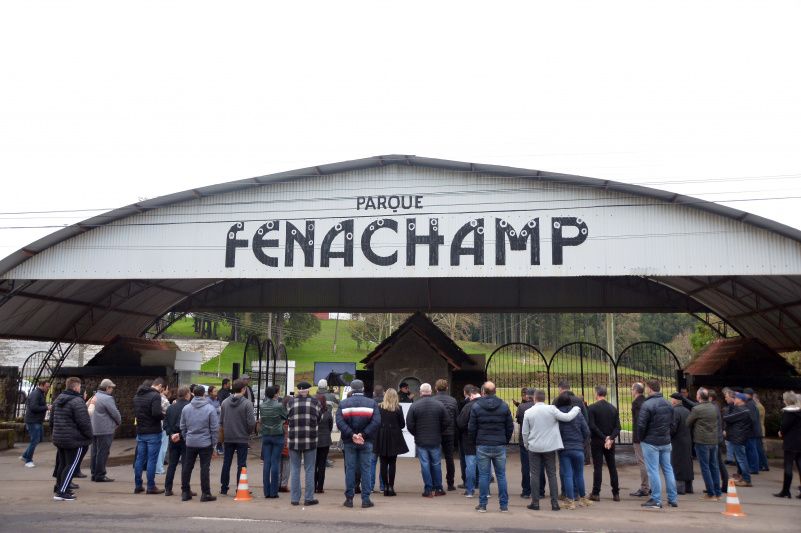 Assinada Ordem de Serviço para pavimentação da Rua Parque Fenachamp