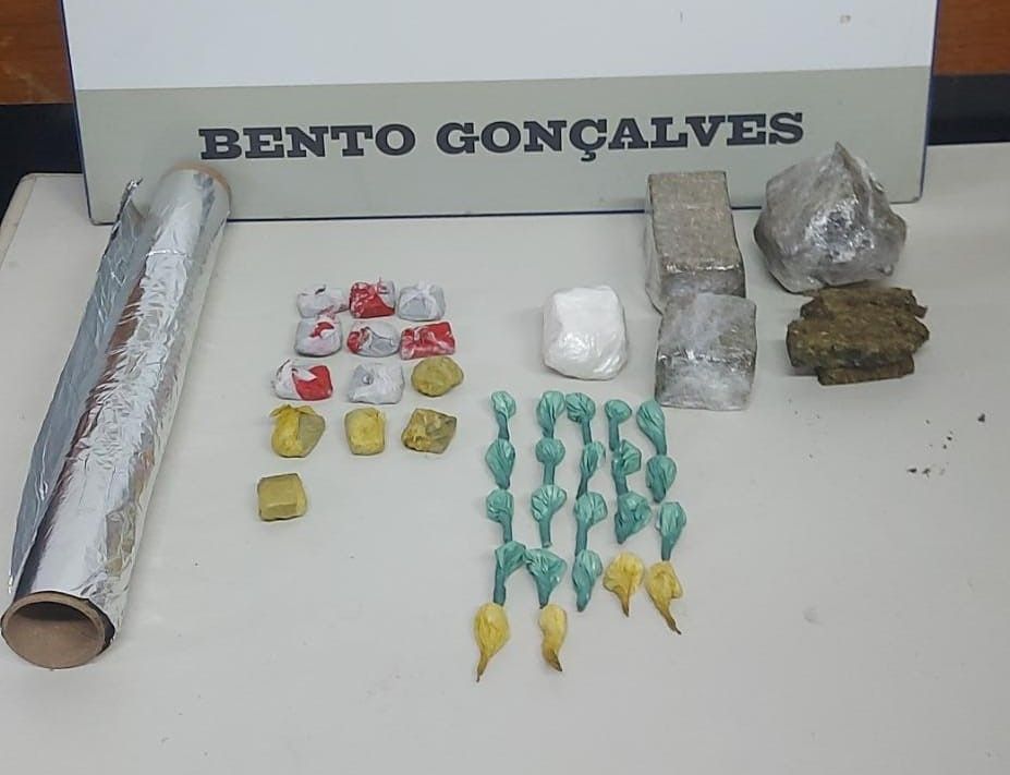 Drogas são apreendidas no bairro Vila Nova em Bento