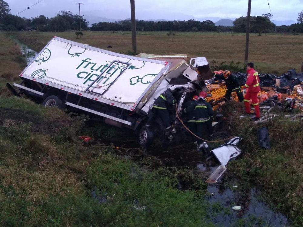 Jovem de Carlos Barbosa sofre grave acidente na Estrada do Mar