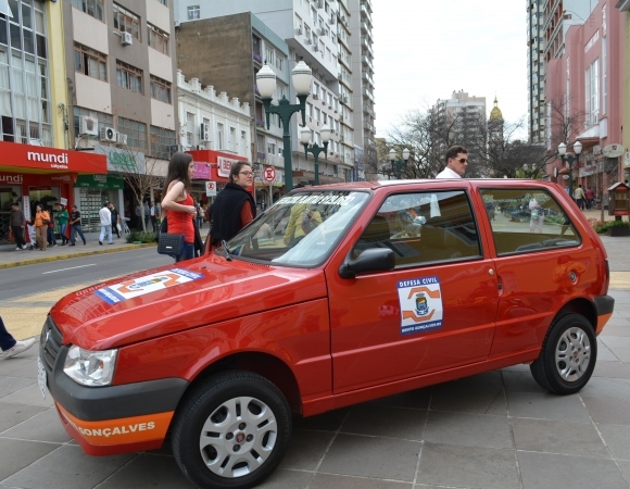 Bombeiros de Bento Gonçalves repassam veiculo para a Defesa Civil