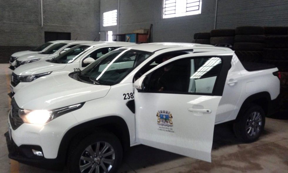 Prefeitura de Carlos Barbosa recebe quatro novos veículos