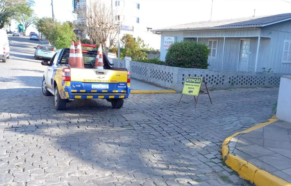 Interrompido trânsito no Beco do Francês em Carlos Barbosa