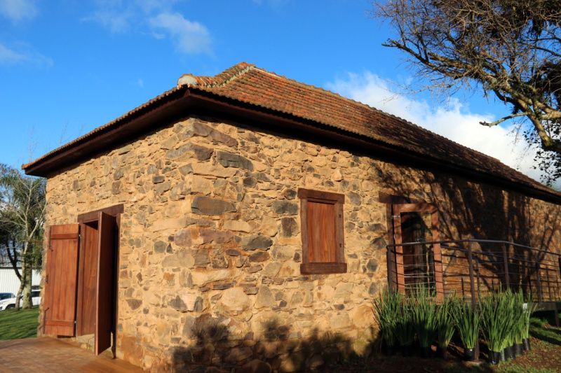 Restauração da Casa de Pedra da Família Cercato é entregue, em Garibaldi