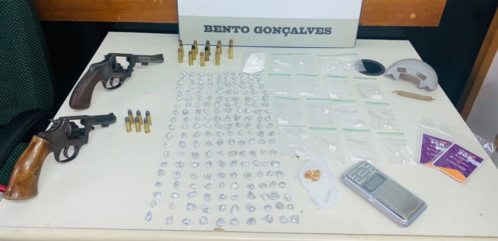 Homem é preso com drogas e armas em Bento Gonçalves