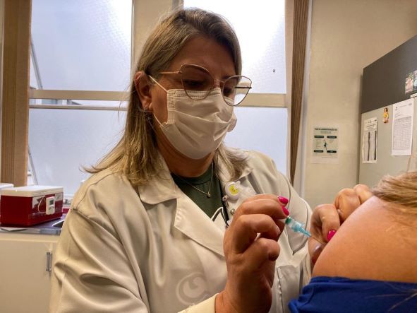 Prefeitura de Bento Gonçalves realiza mutirão de vacinação contra a covid-19