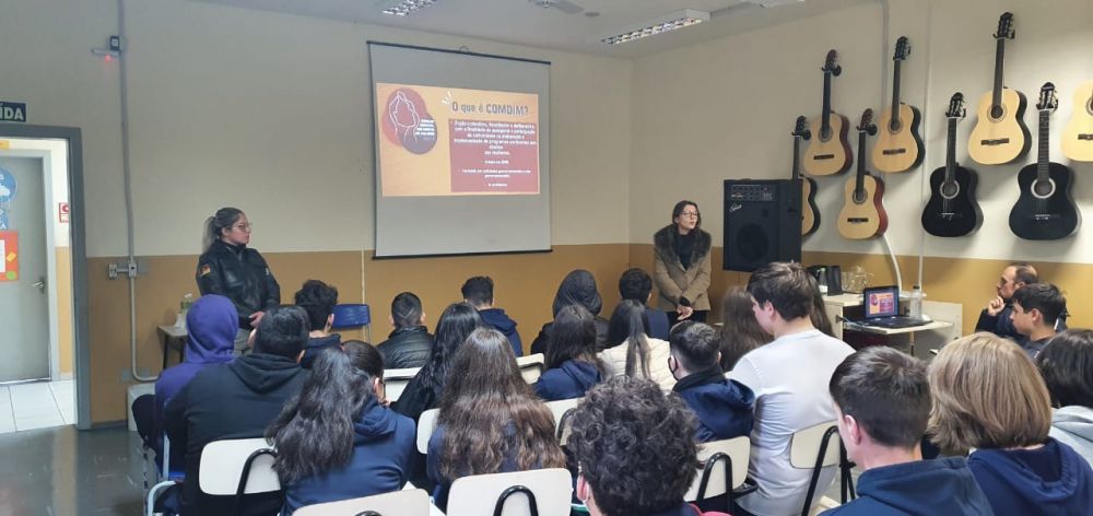 Brigada Militar participa de palestra em escola de Garibaldi