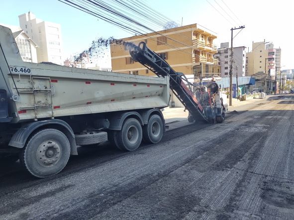 Rua 13 de maio recebe repavimentação em Bento Gonçalves