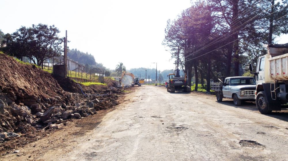 Obras nas ruas Parque Fenachamp e Honoratto Torreti seguem em Garibaldi