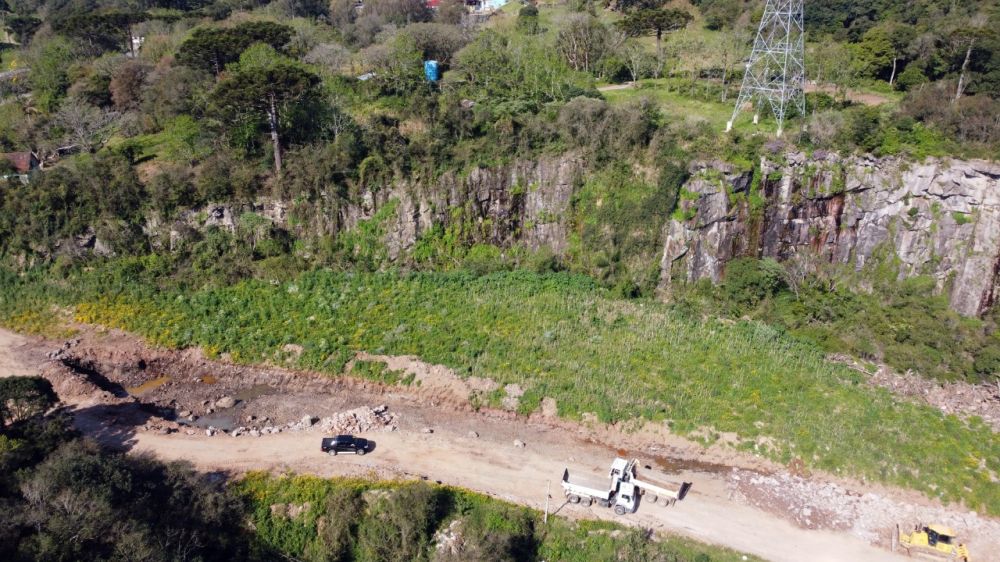 Obras nas ruas Parque Fenachamp e Honoratto Torreti seguem em Garibaldi