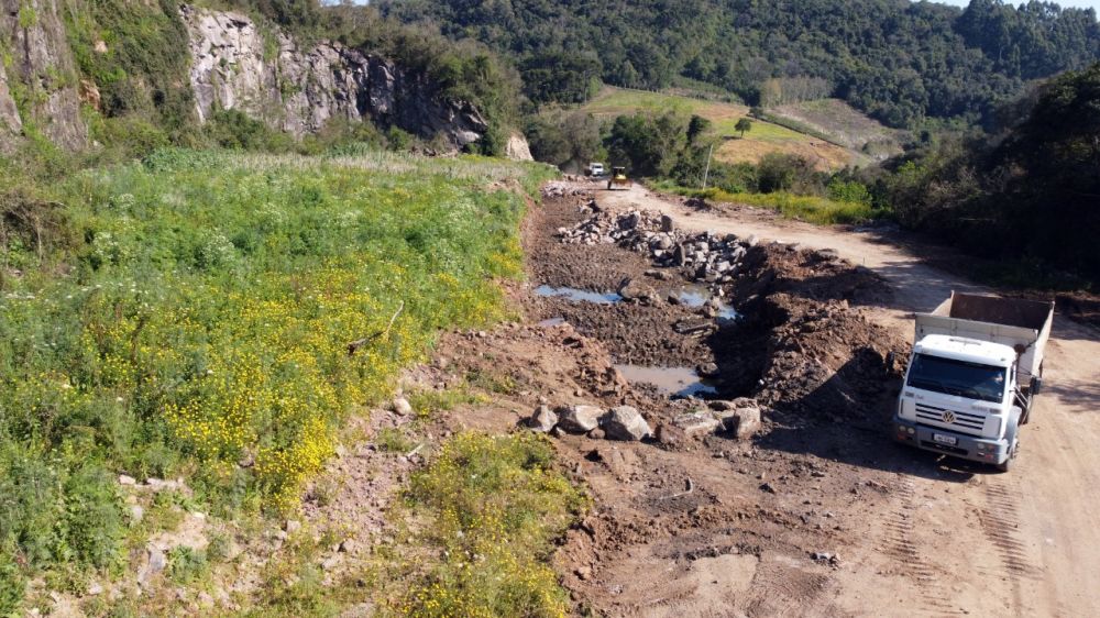 Obras nas ruas Parque Fenachamp e Honoratto Torreti seguem em Garibaldi