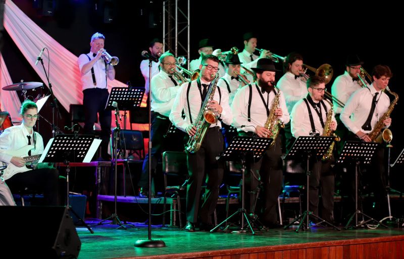 Orquestra de Garibaldi homenageia Beatles em concerto