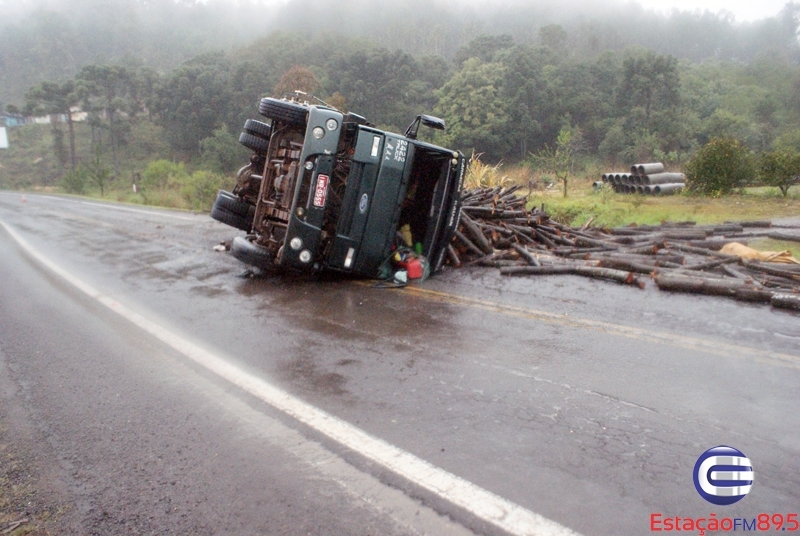 Dois acidentes envolvendo caminhões nas estradas da região