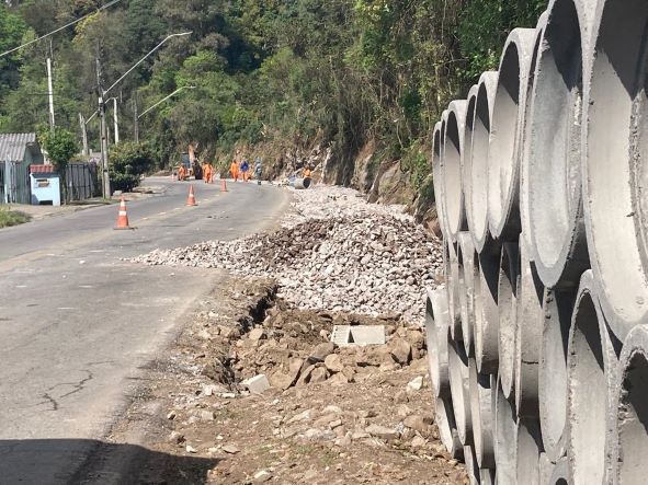 Terceira pista da Rua Aristides Bertuol, em Bento Gonçalves, deve ser finalizada em novembro