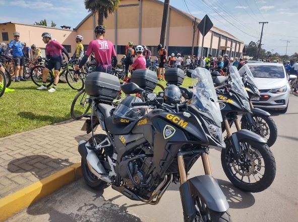 Ciclistas fazem teste de reconhecimento do trajeto do GranFondo 