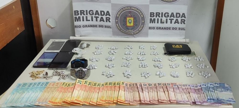 Dupla é presa por receptação e tráfico de drogas em Bento Gonçalves