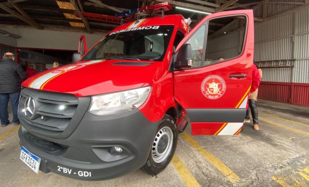 Bombeiros Voluntários de Garibaldi apresentam nova viatura