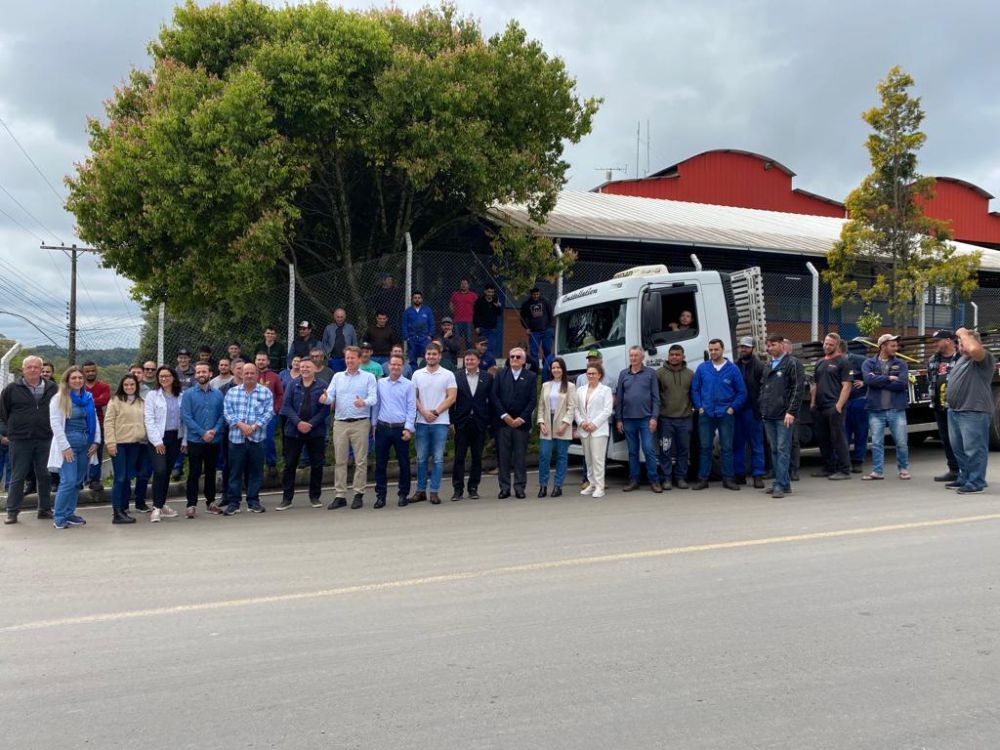 Prefeitura de Garibaldi entrega obra da rua Érico Verissimo, na Garibaldina 