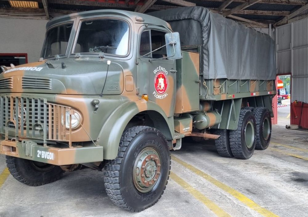 Bombeiros Voluntários de Garibaldi recebem caminhão do Exército