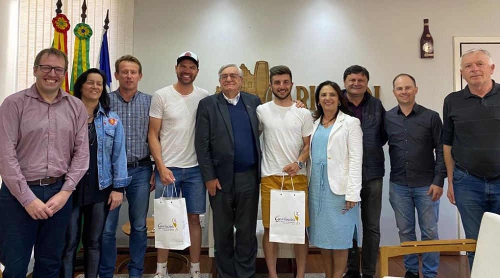 Ciclistas garibaldenses que participaram da GFNY recebem homenagem da prefeitura 