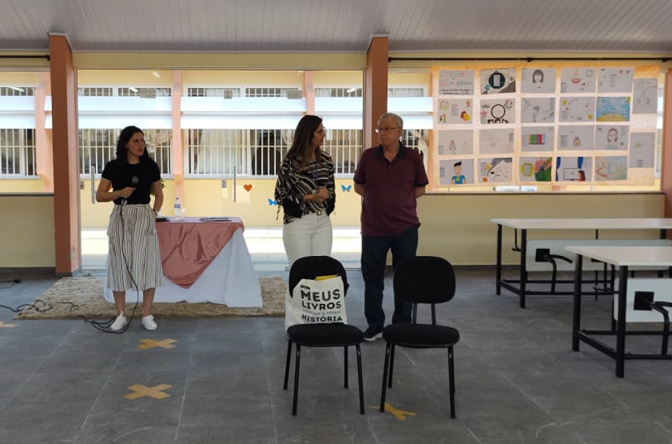 Escolas de Carlos Barbosa recebem visita do patrono da Feira do Livro 2022