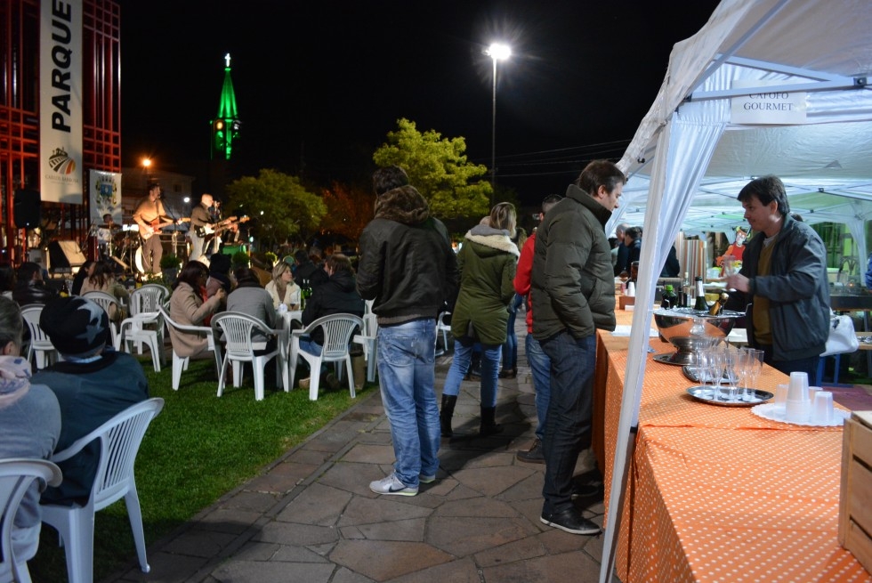 Happy Hour atrai grande público ao Parque da Estação em Carlos Barbosa