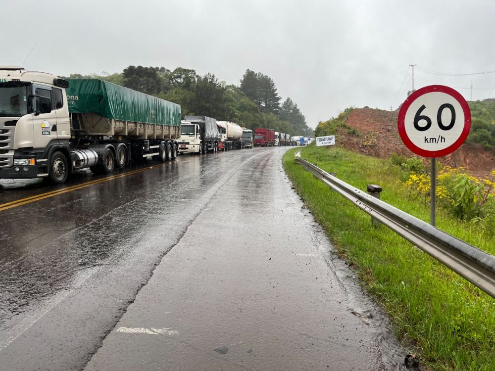 Segue o bloqueio da BR 470 em Garibaldi