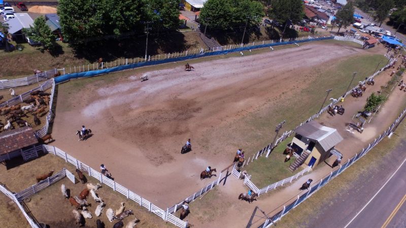 Cerca de 6 mil pessoas passam pelo 4º Rodeio Crioulo Nacional em Garibaldi