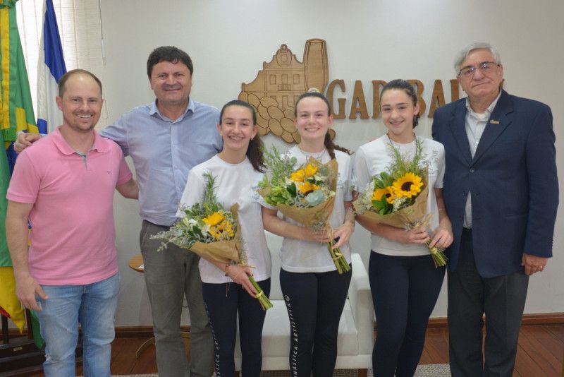 Ginastas que representaram Garibaldi em Torneio Nacional recebem homenagem da prefeitura