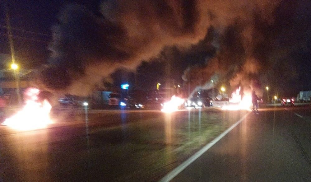 ERS -122 ficou bloqueada em protesto na noite desta quarta