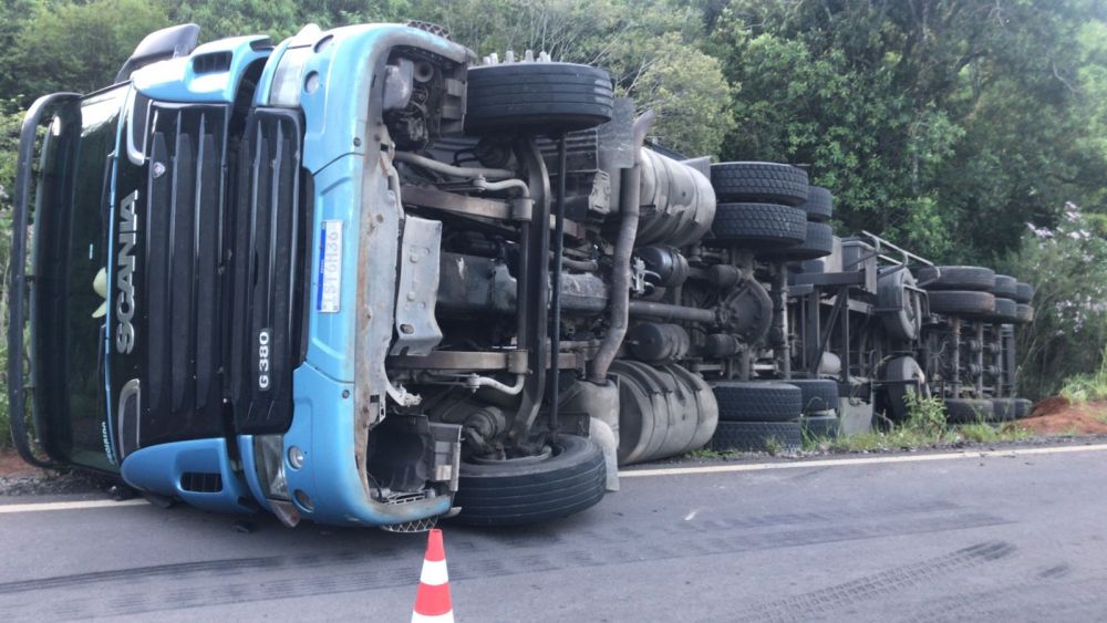 Perimetral Oeste segue causando acidentes com caminhões carregados em Garibaldi