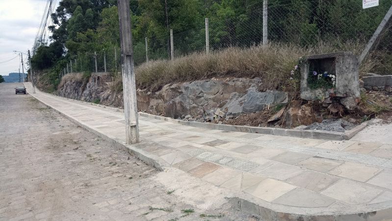 Prefeitura de Garibaldi instala passeio público na rua Treze de Maio