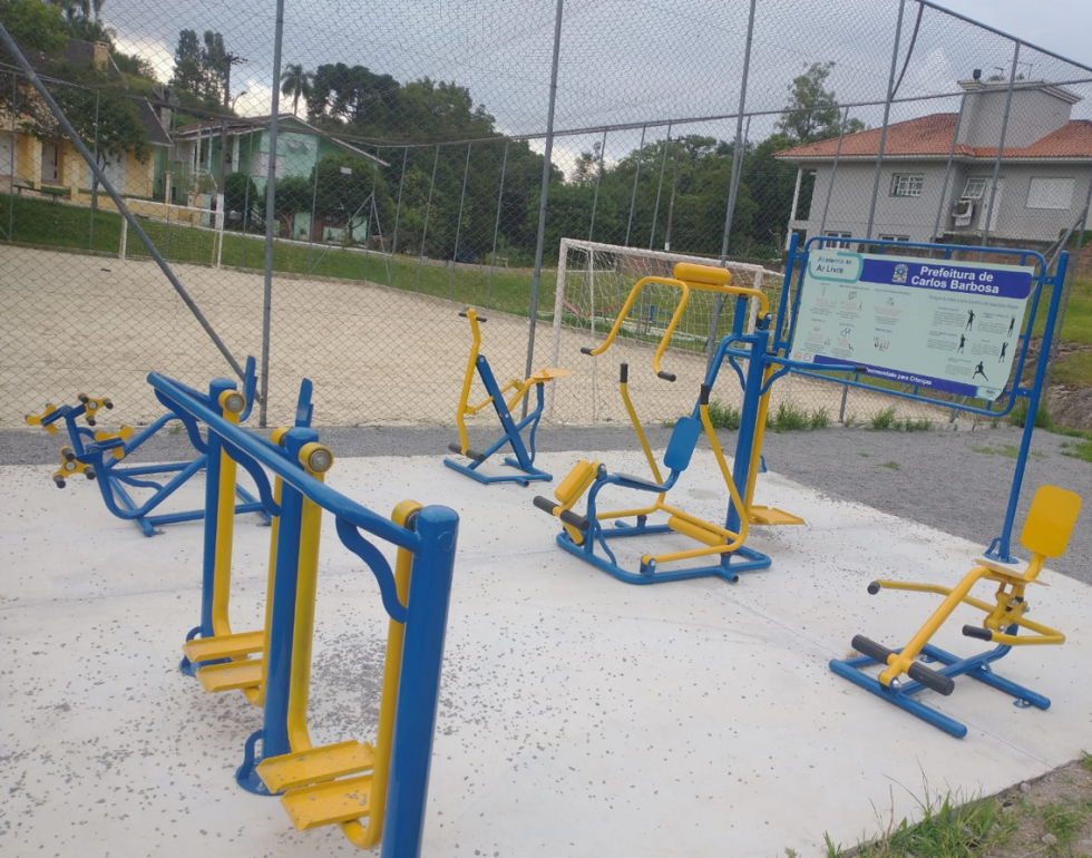 Praça do bairro Planalto, em Carlos Barbosa, recebe academia ao ar livre