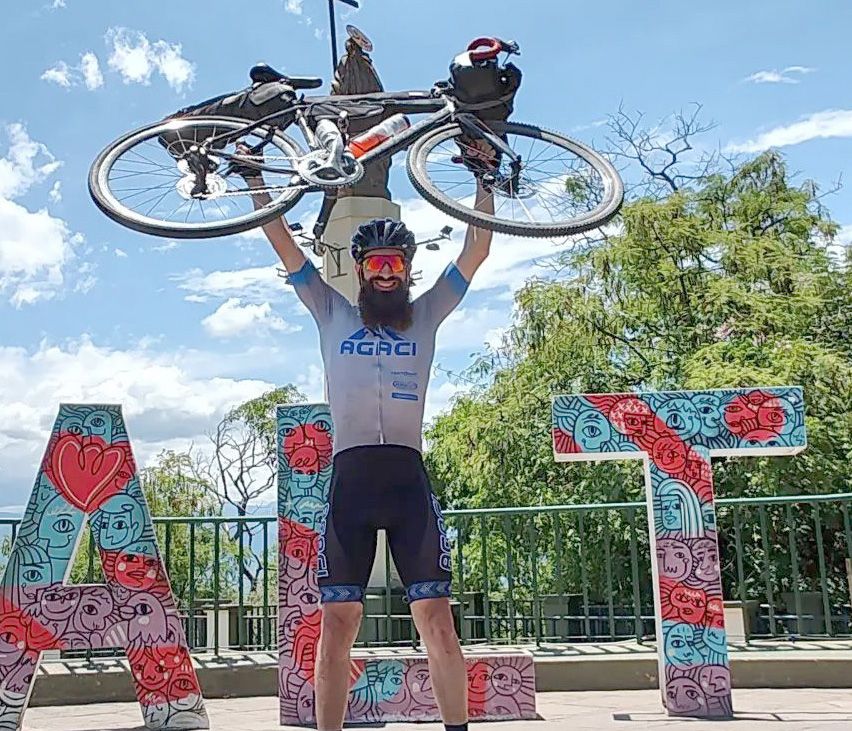 Aventura: Ciclista barbosense pedala mais de 700 km no Deserto do Atacama