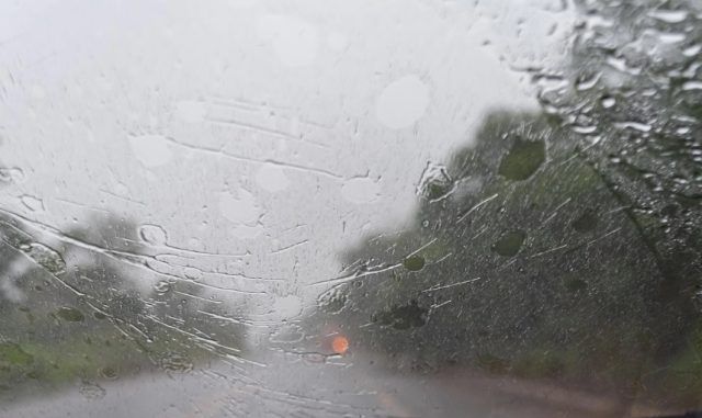 Defesa Civil alerta para raios e chuva com granizo