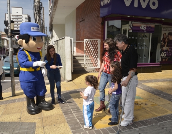 Blitz conscientiza sobre prevenção de acidentes em Bento