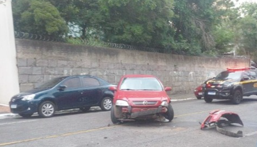Motorista embriagado provoca acidente na área central de Bento Gonçalves