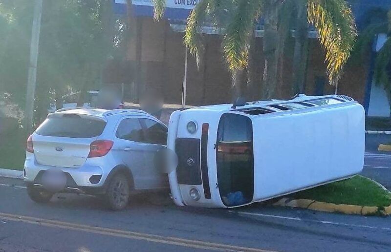 Mulher fica ferida em acidente na Rodovia dos Romeiros