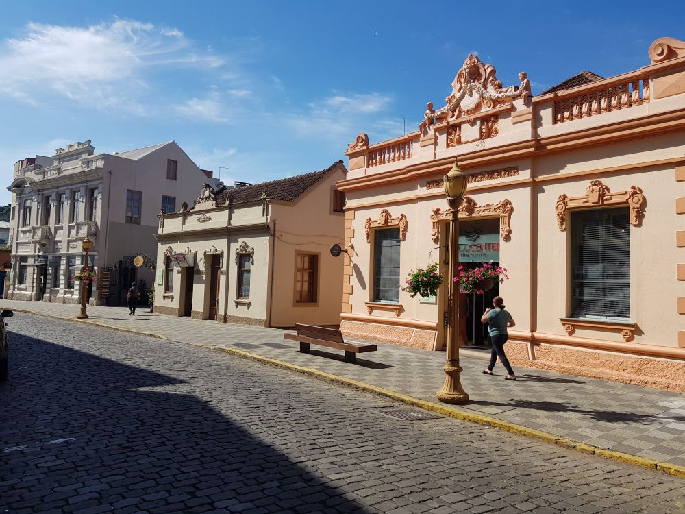 Semana inicia com predomínio de sol e calor