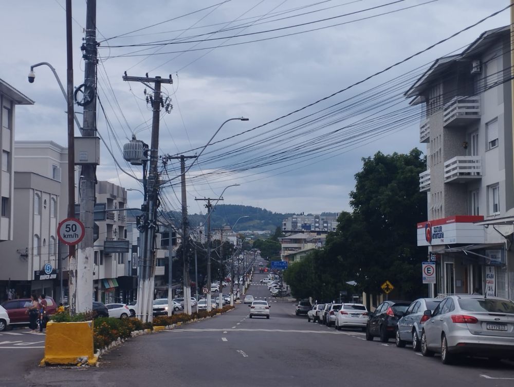 Fim de semana inicia com pancadas de chuva na Serra