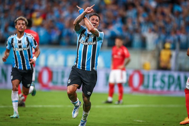 Grêmio vence clássico Gre-Nal 438 na Arena e lidera Estadual 