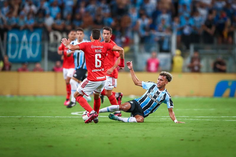 Grêmio vence clássico Gre-Nal 438 na Arena e lidera Estadual 