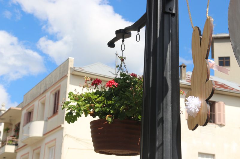 Garibaldi entra no clima de Páscoa com decoração e ações alusivas