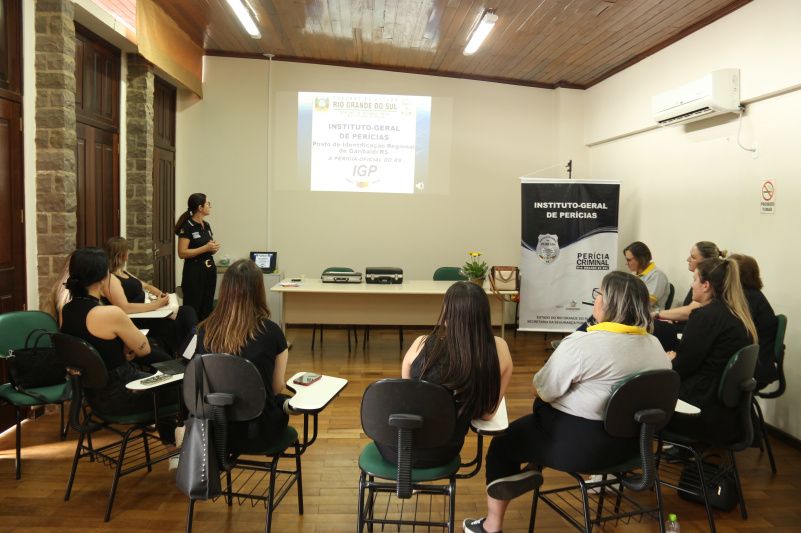 Posto do IGP de Garibaldi palestra para estudantes