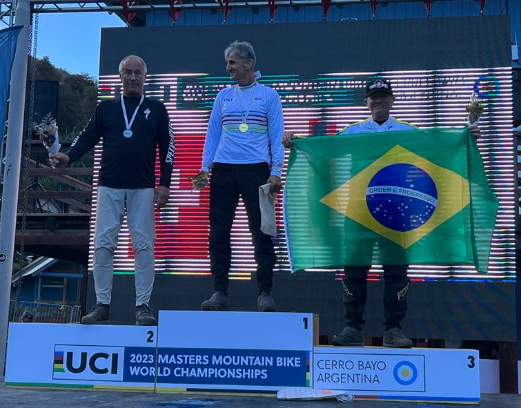 Spader fica em terceiro no Campeonato Mundial de Dowhill Masters