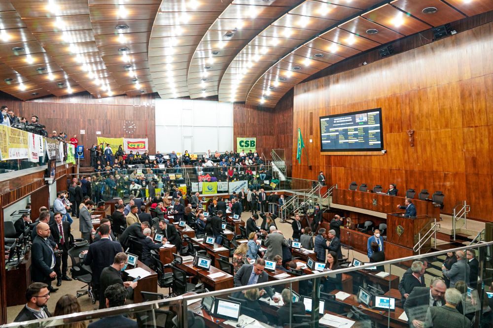 Deputados votam nesta terça aumento de salários para justiça