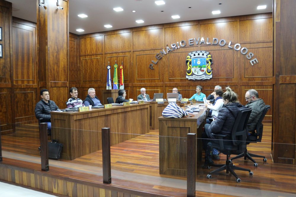 Vereadores de Carlos Barbosa aprovam três projetos na sessão de segunda